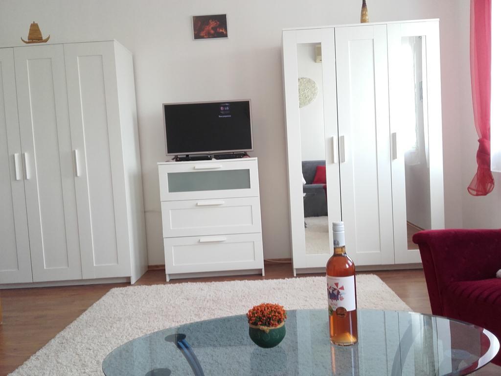 Éger Apartman Bagian luar foto
