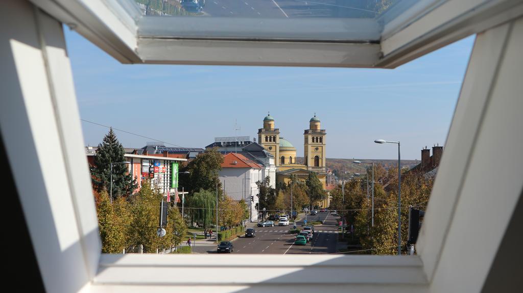 Éger Apartman Bagian luar foto